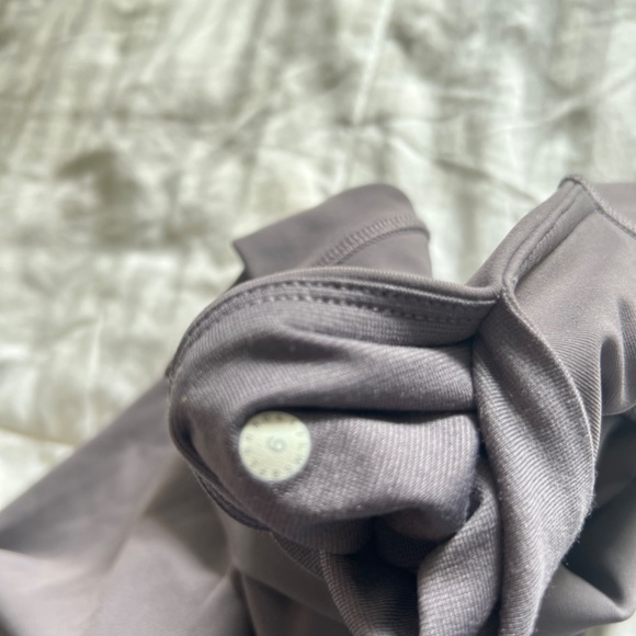 Lululemon size 6 ruffled 3/4 leggings - Picture 5 of 7